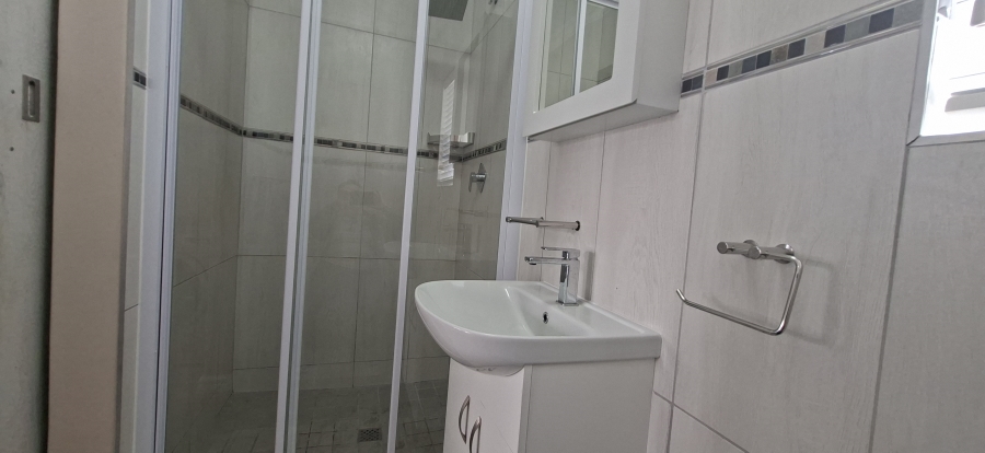 To Let 1 Bedroom Property for Rent in Voorbaai Western Cape